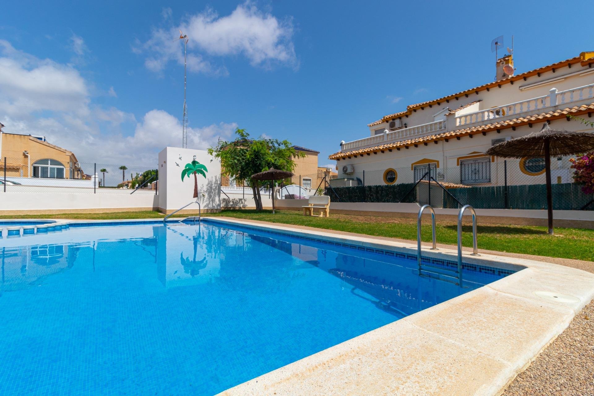 Resale - Terraced house -
Torrevieja - Los altos