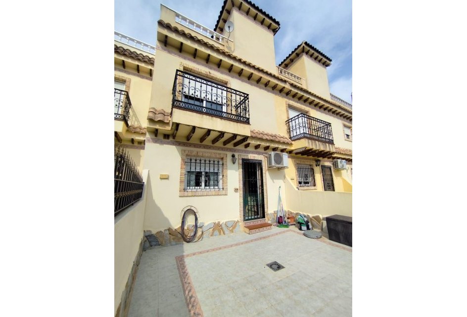 Resale - Townhouse -
Orihuela Costa - La Florida