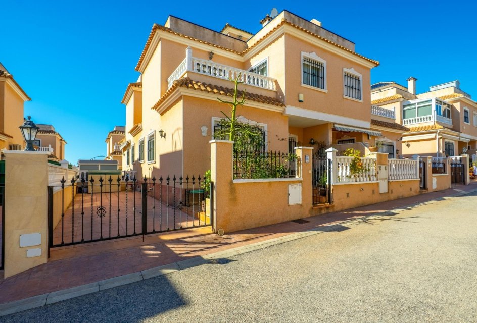 Resale - Townhouse -
Orihuela Costa - La Zenia