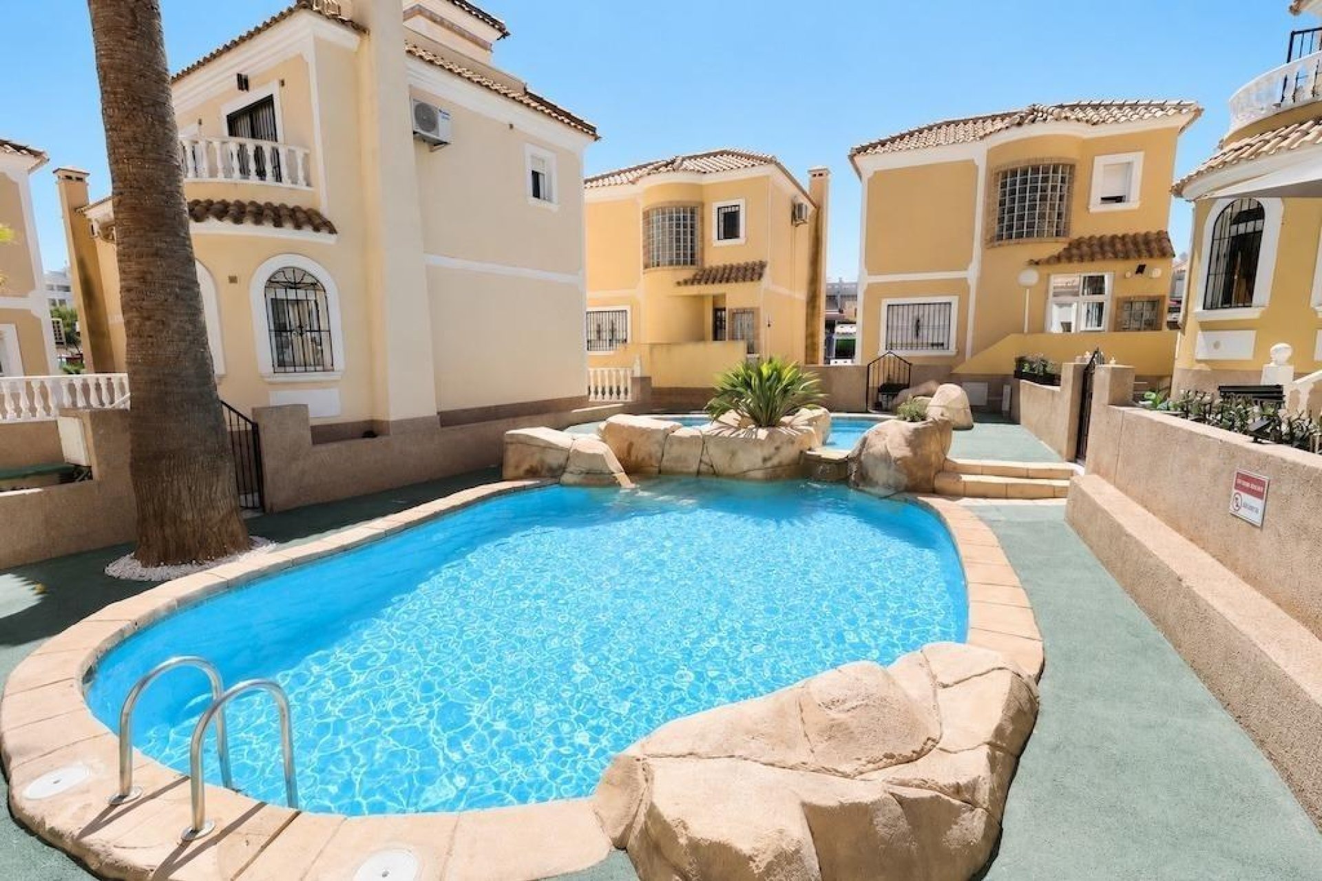 Resale - Townhouse -
Orihuela Costa - Las Filipinas