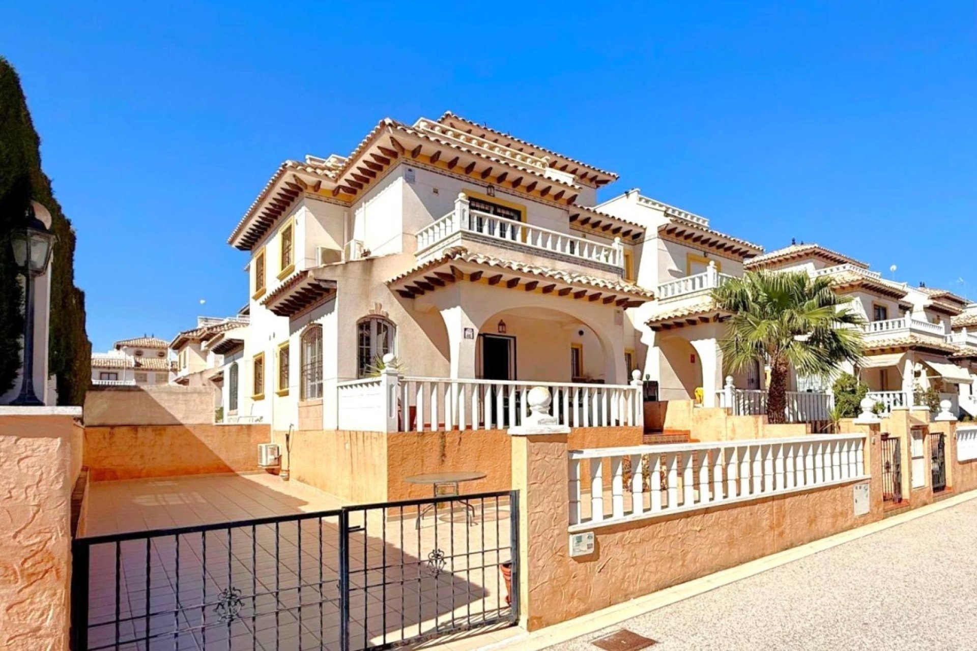 Resale - Townhouse -
Orihuela Costa - Lomas de Cabo Roig