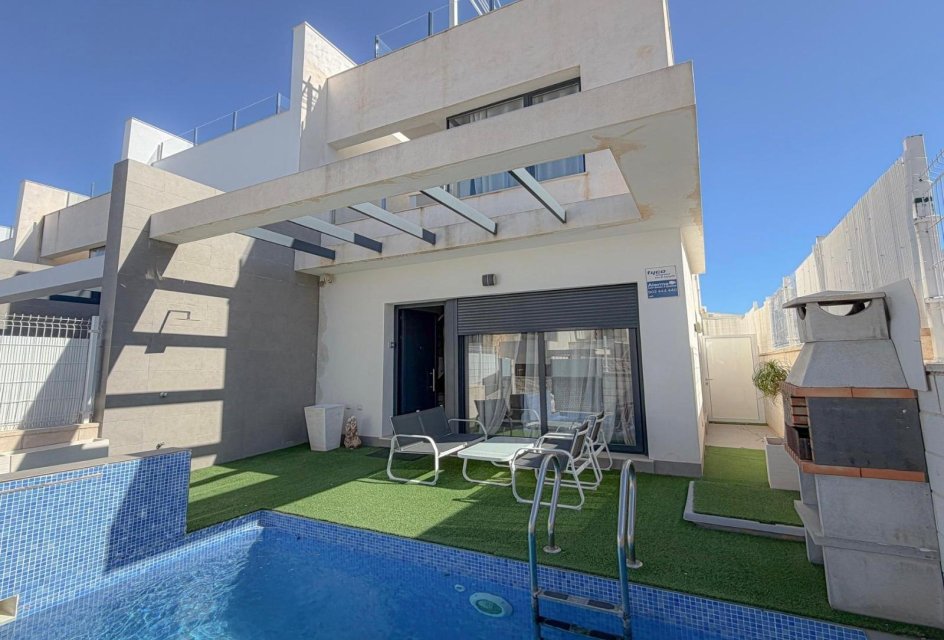 Resale - Townhouse -
Orihuela Costa - PAU 26