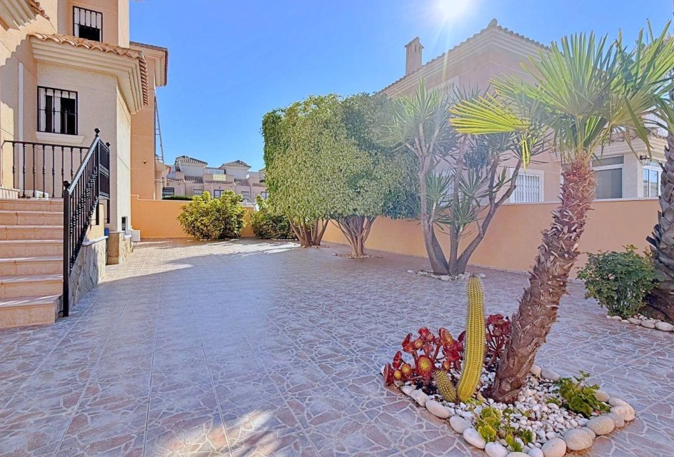 Resale - Townhouse -
Orihuela Costa - Urbanización Perla del Mar