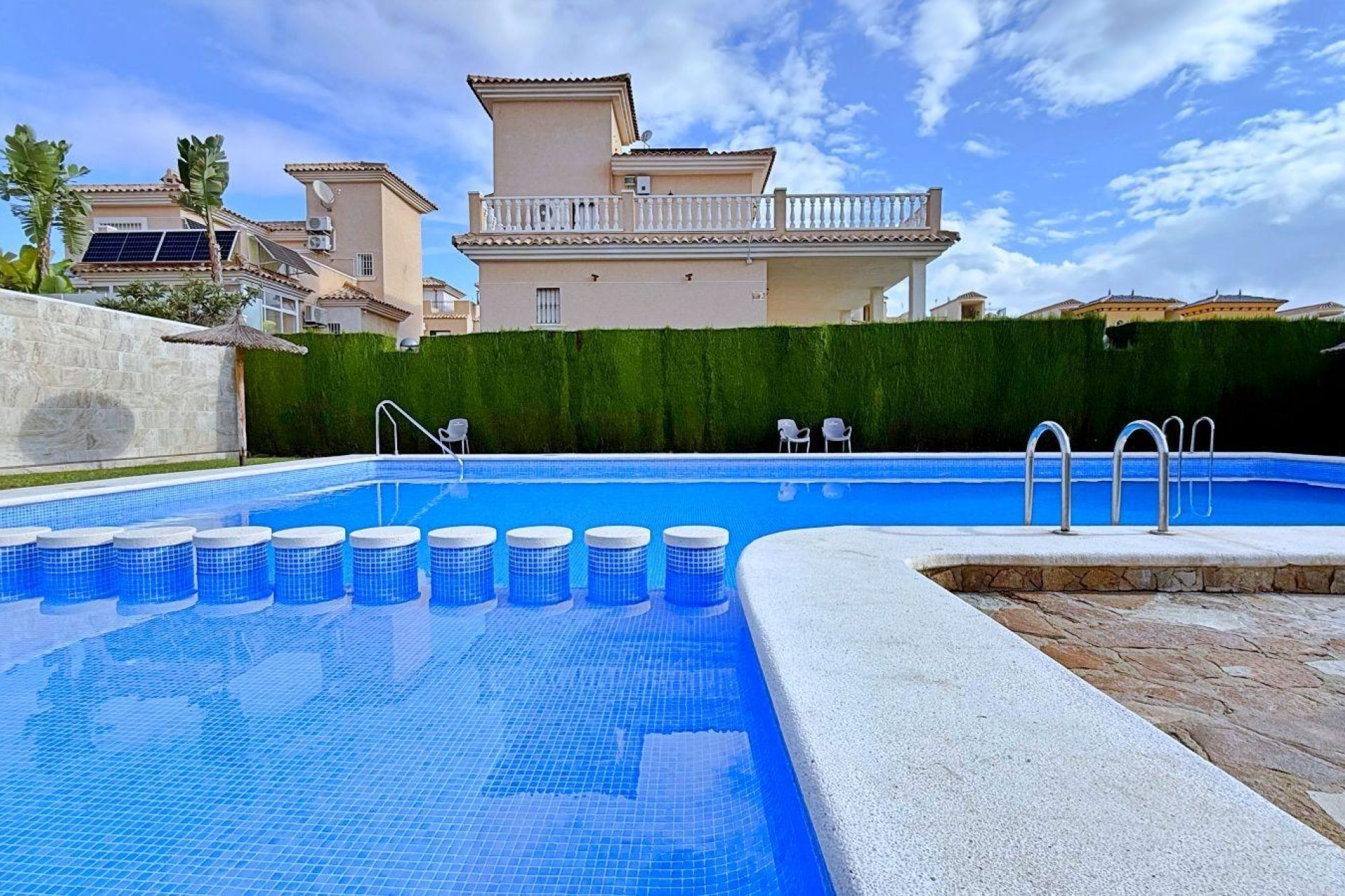 Resale - Townhouse -
Orihuela Costa - Urbanización Perla del Mar