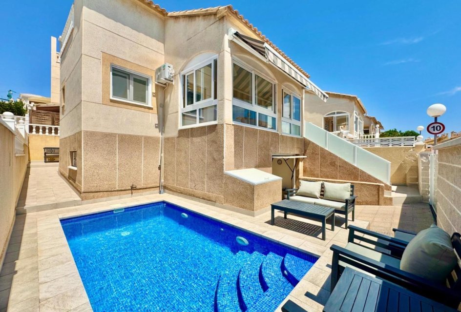 Resale - Townhouse -
Orihuela Costa - Urbanización Perla del Mar
