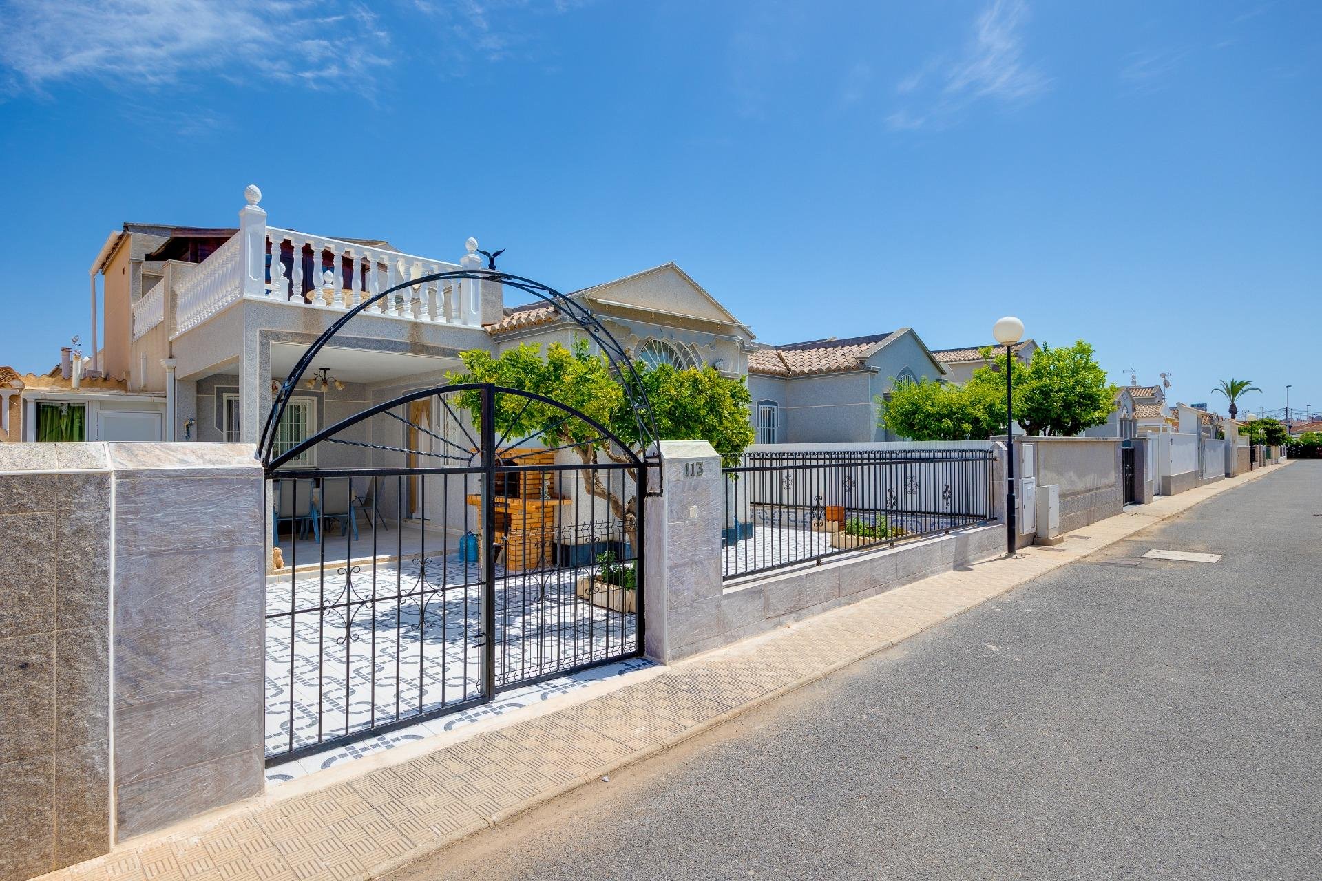 Resale - Townhouse -
Torrevieja - La Siesta - El Salado - Torreta