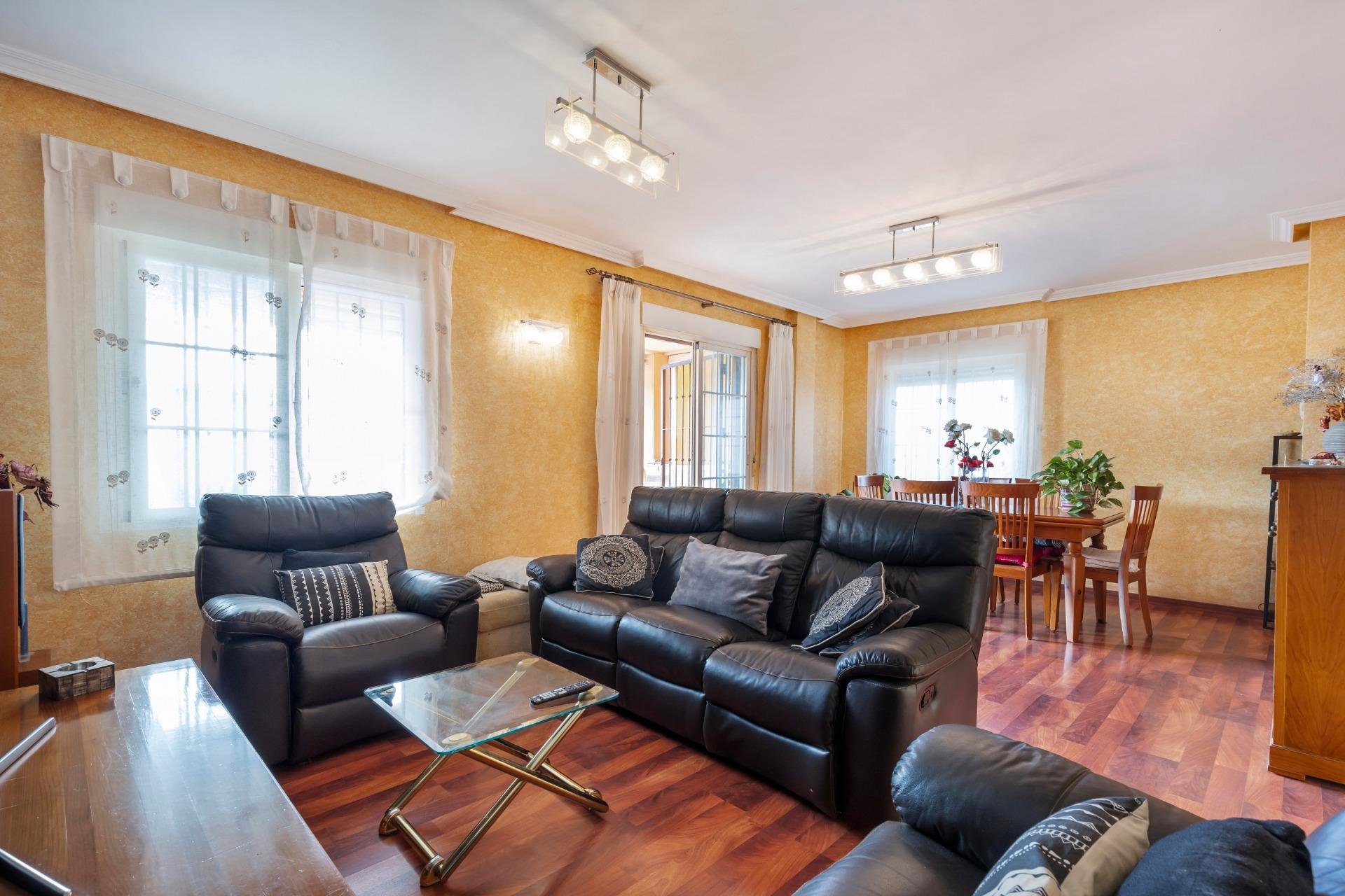 Resale - Townhouse -
Torrevieja - Zona los Frutales