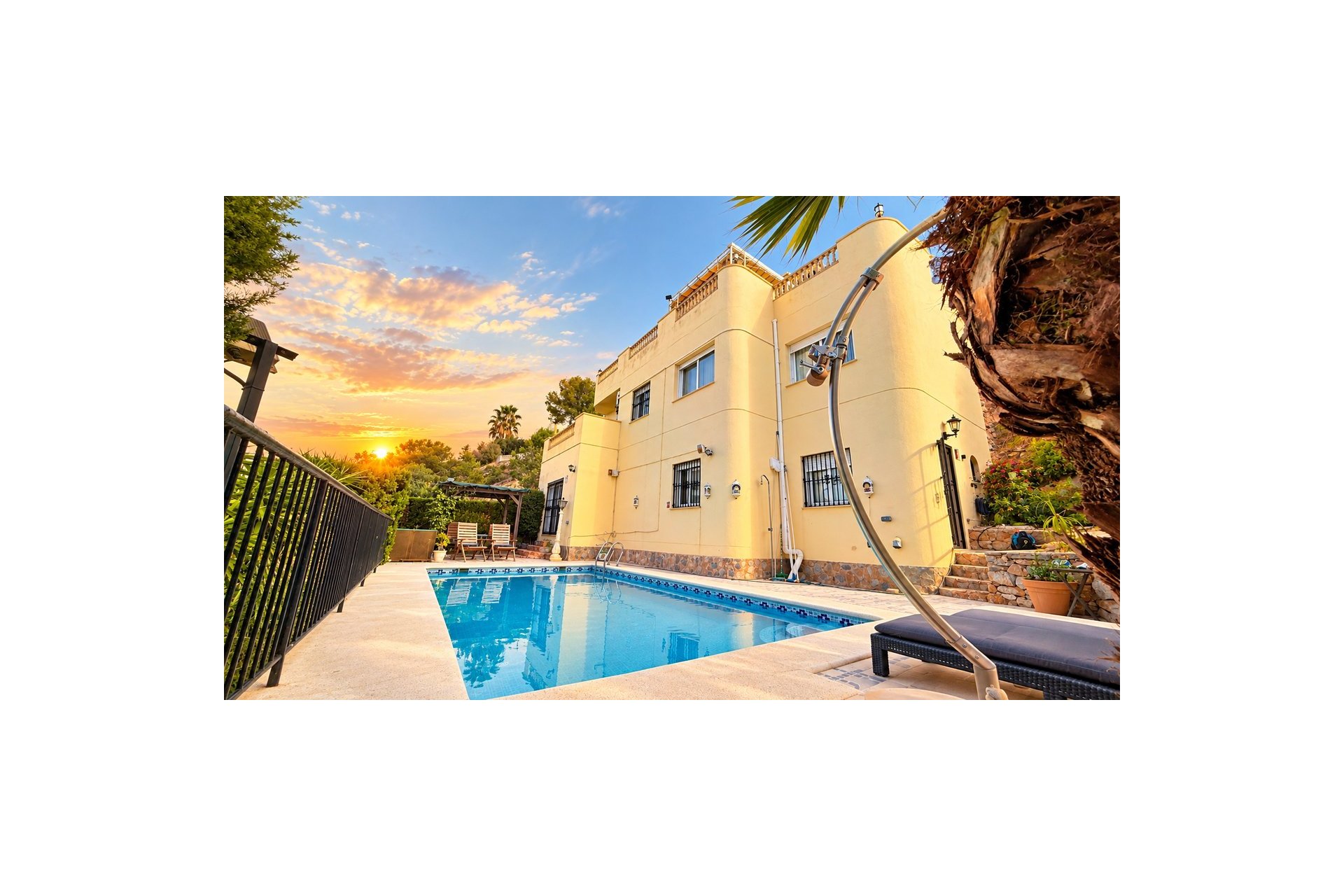 Resale - Villa -
Dehesa de Campoamor - Las Ramblas Golf