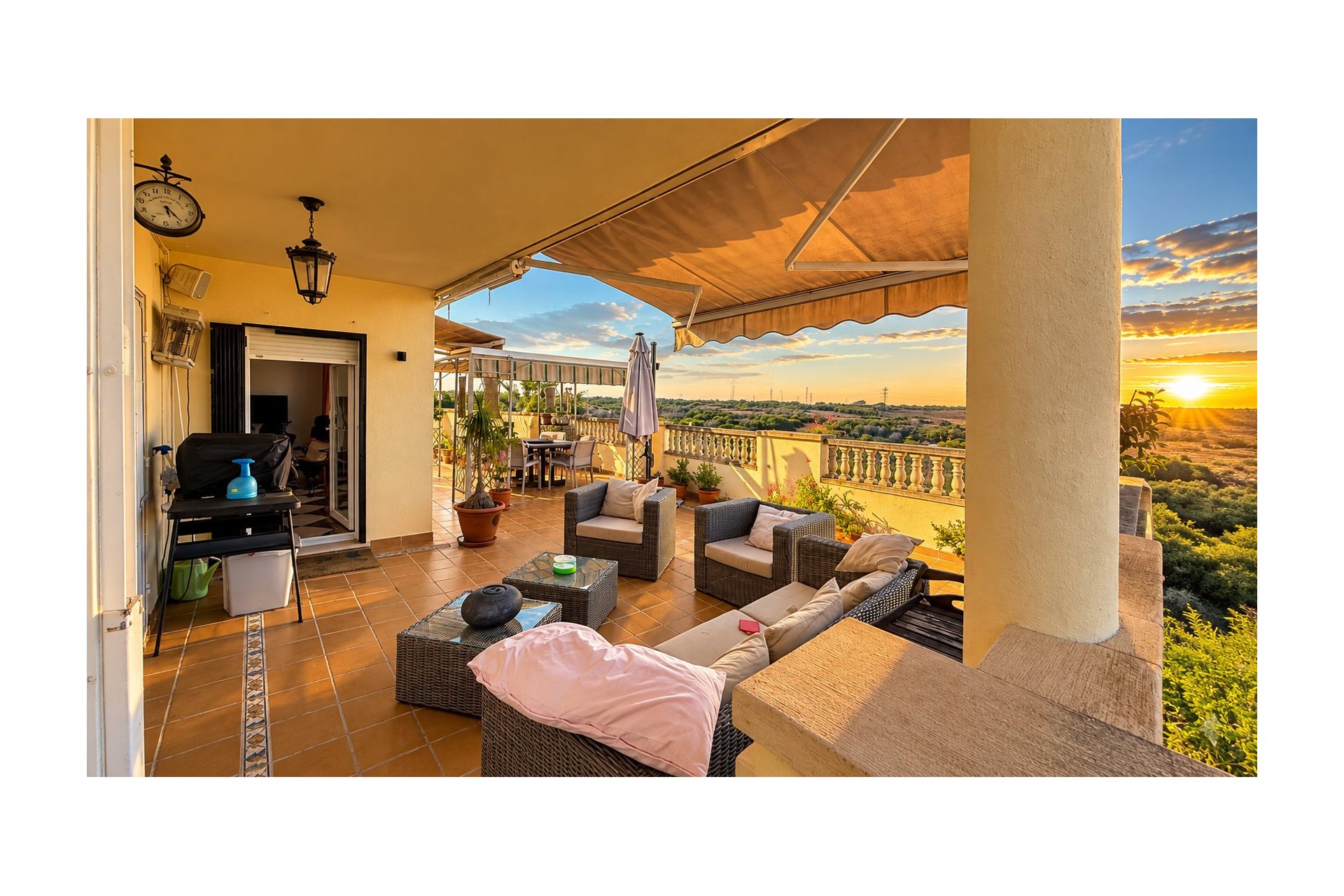 Resale - Villa -
Dehesa de Campoamor - Las Ramblas Golf