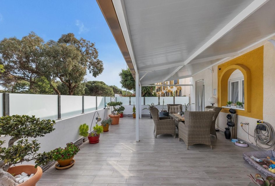 Resale - Villa -
Guardamar del Segura - Urbanizaciones