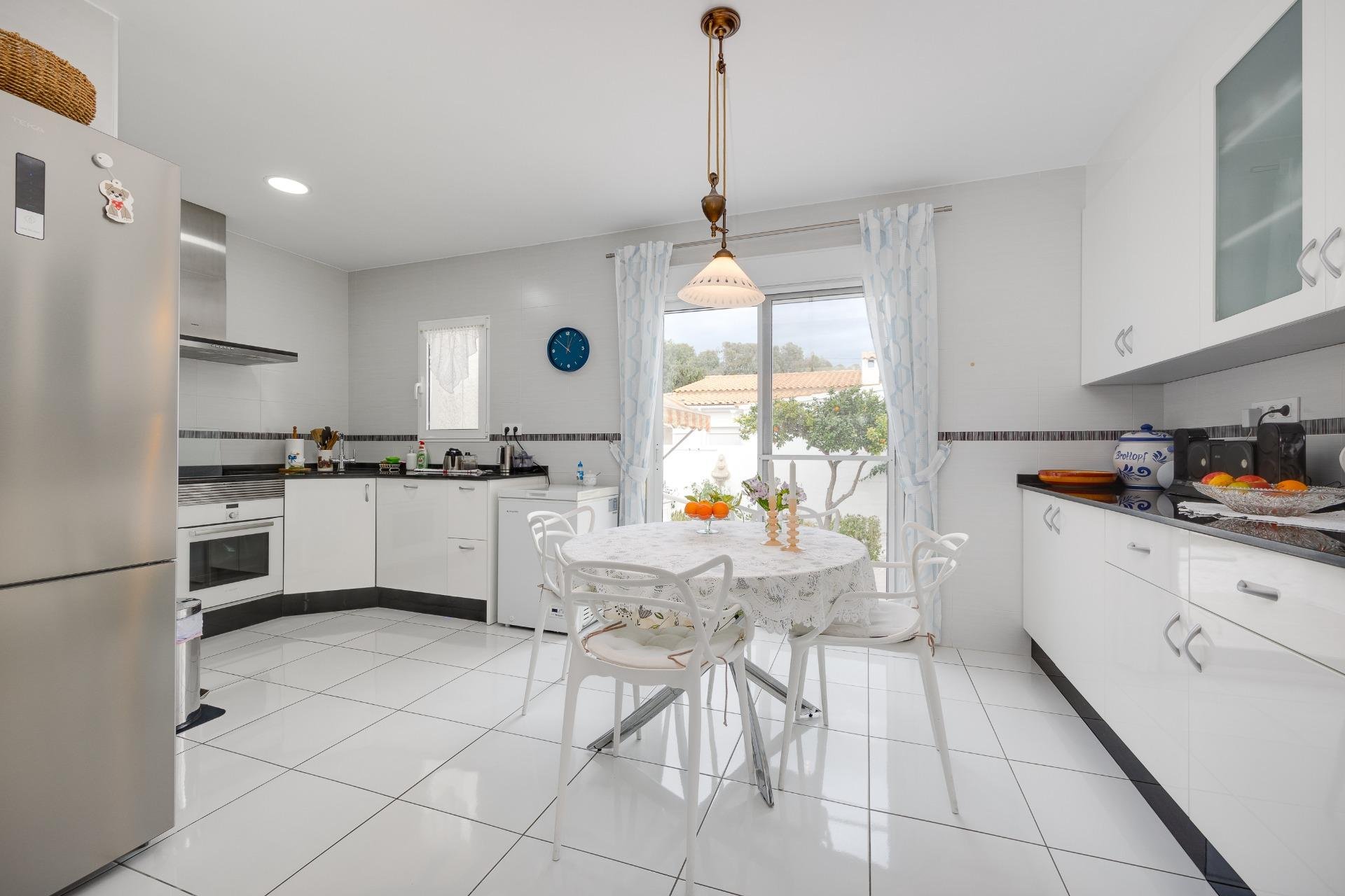 Resale - Villa -
Orihuela Costa - Cabo Roig