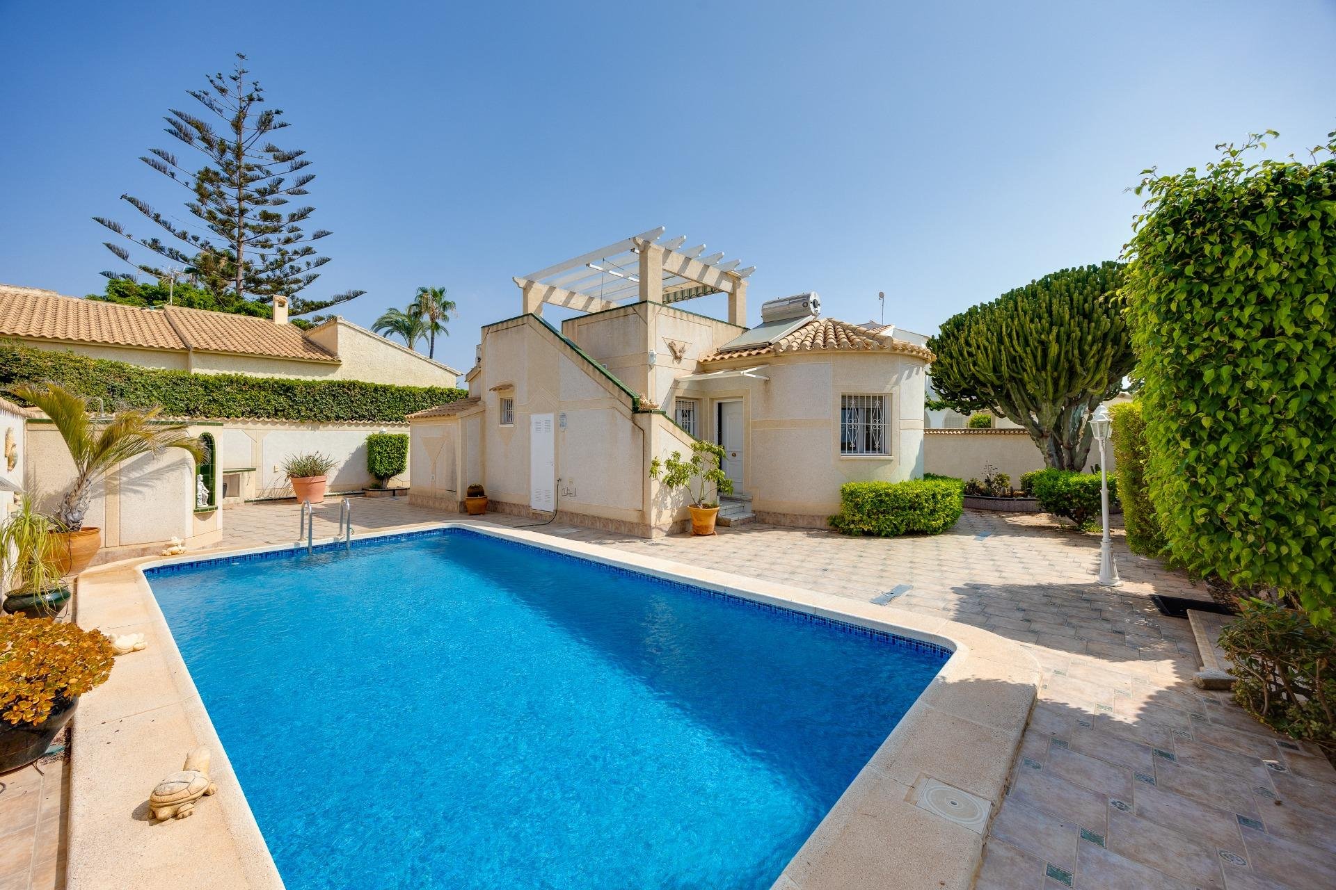 Resale - Villa -
Orihuela Costa - La Florida