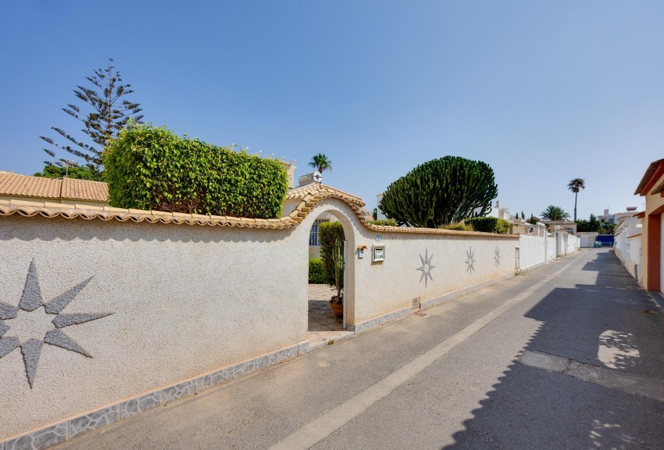 Resale - Villa -
Orihuela Costa - La Florida