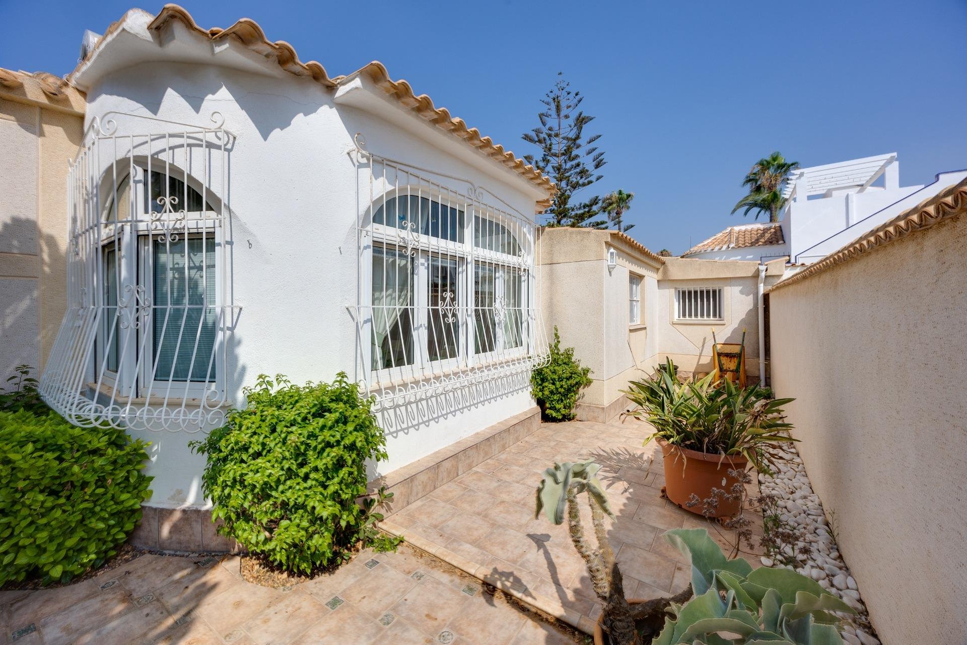 Resale - Villa -
Orihuela Costa - La Florida