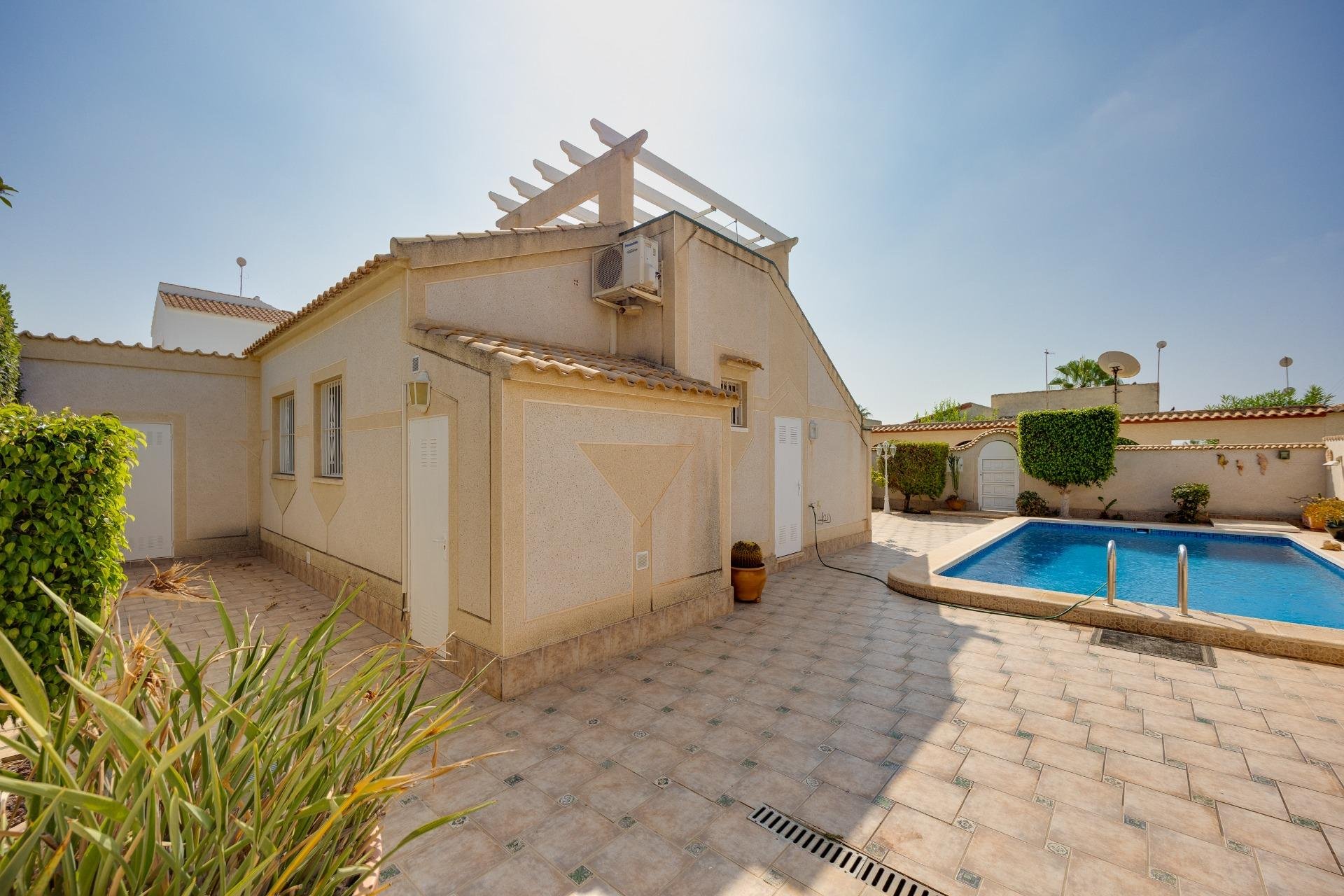 Resale - Villa -
Orihuela Costa - La Florida