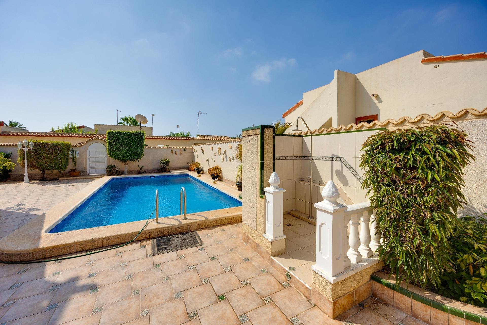 Resale - Villa -
Orihuela Costa - La Florida