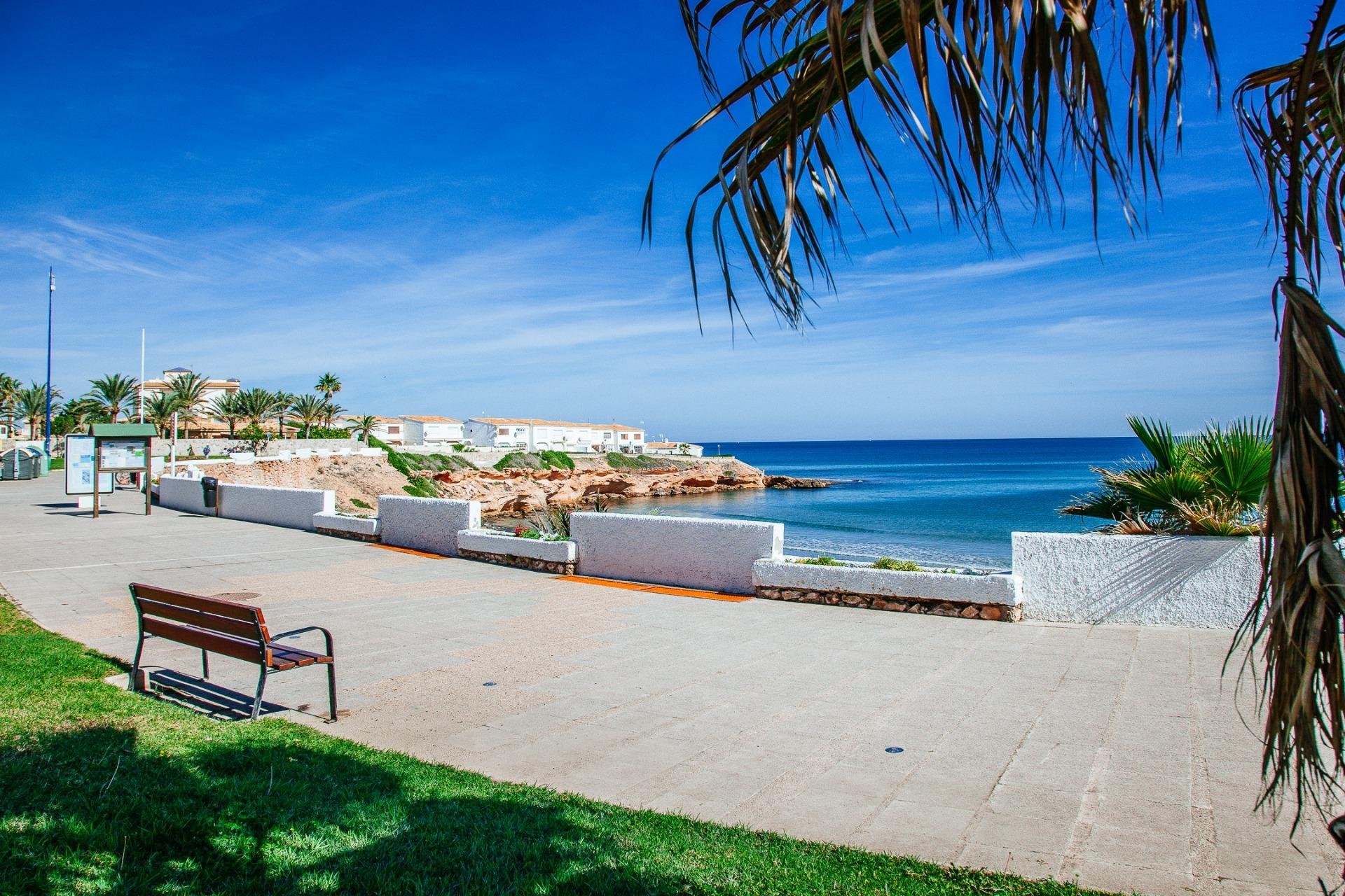 Resale - Villa -
Orihuela Costa - La Florida