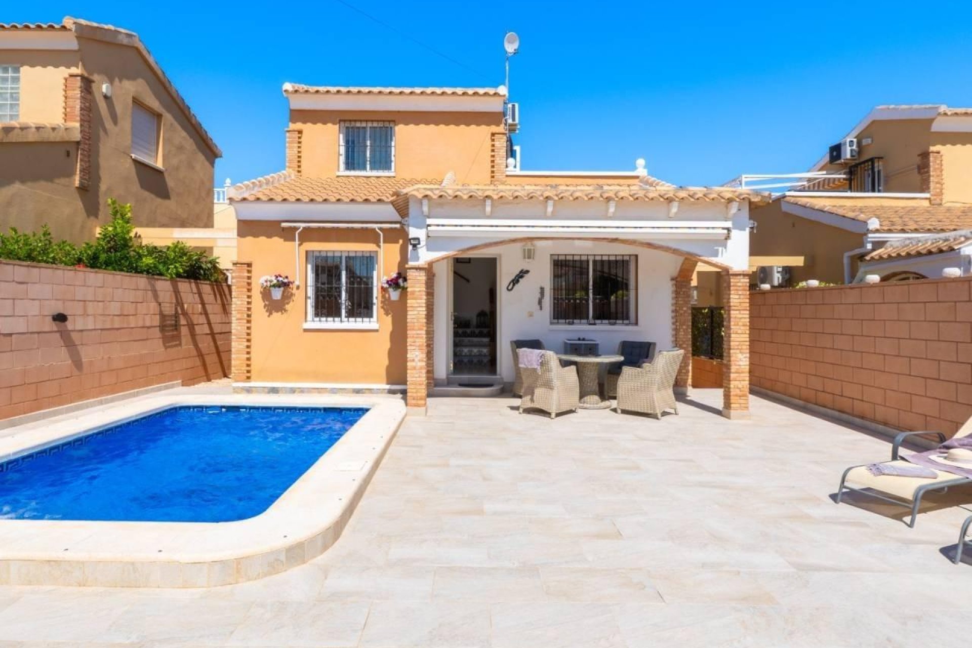 Resale - Villa -
Orihuela Costa - La Florida