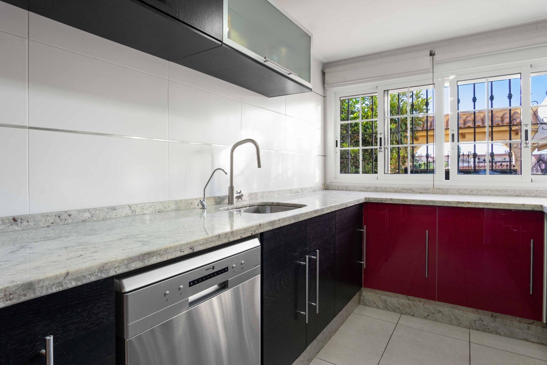 Resale - Villa -
Orihuela Costa - La Florida