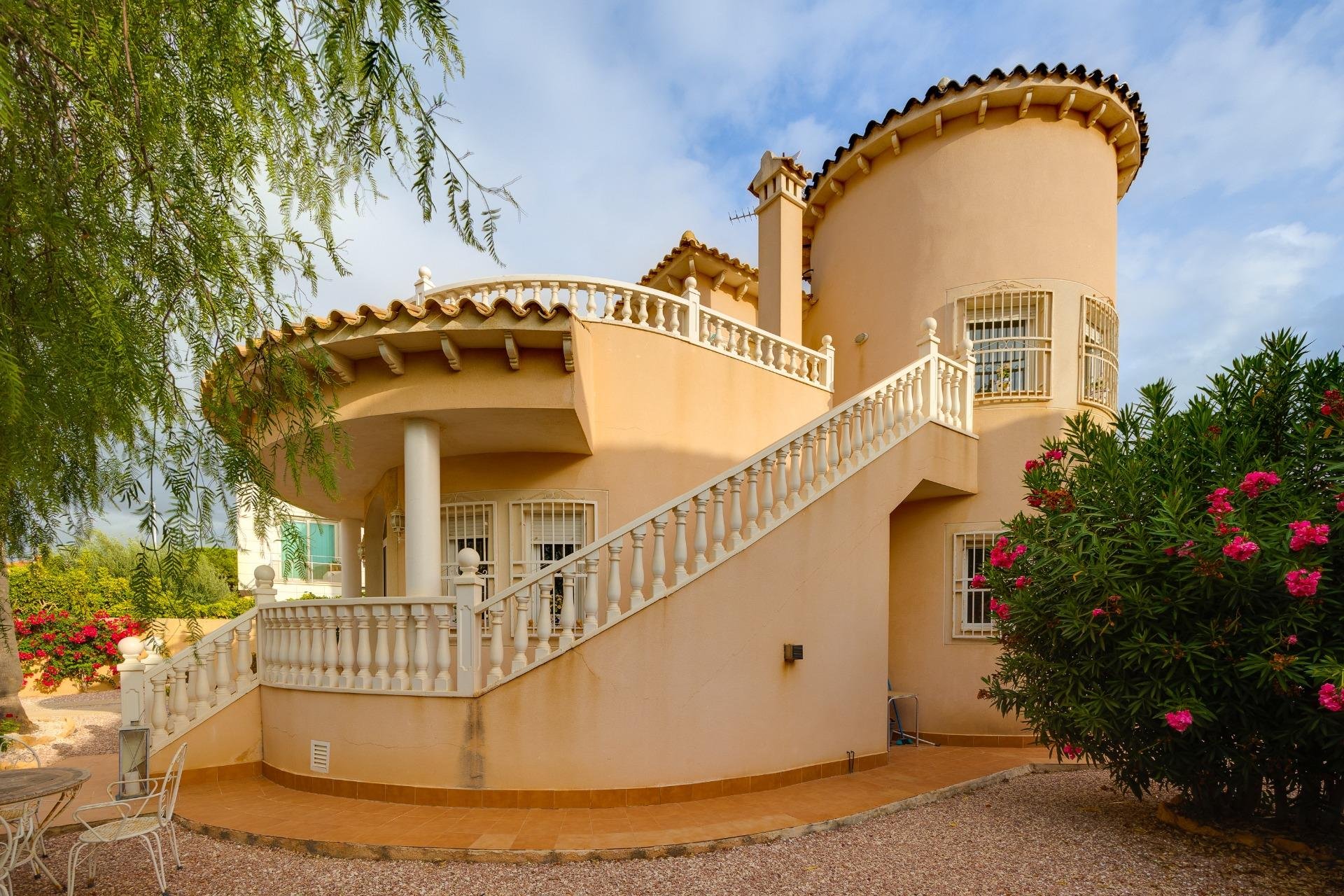 Resale - Villa -
Orihuela Costa - La Zenia