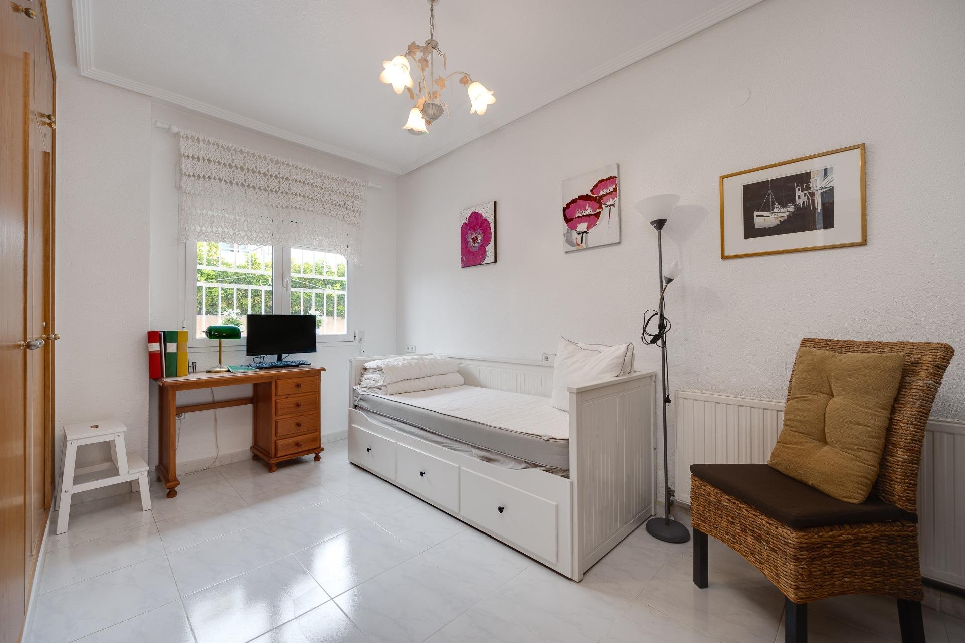Resale - Villa -
Orihuela Costa - La Zenia