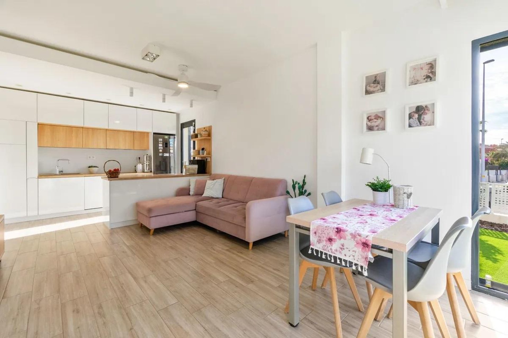 Resale - Villa -
Orihuela Costa - La Zenia