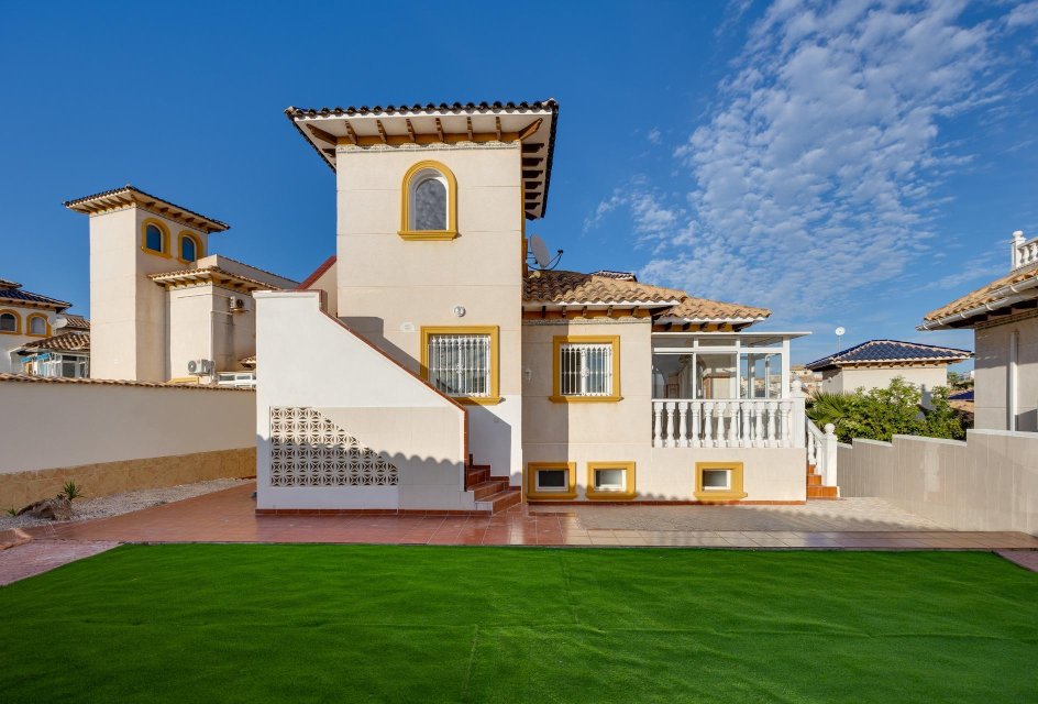 Resale - Villa -
Orihuela Costa - La Zenia