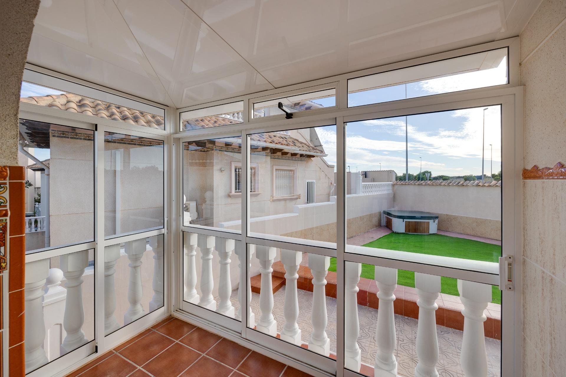 Resale - Villa -
Orihuela Costa - La Zenia