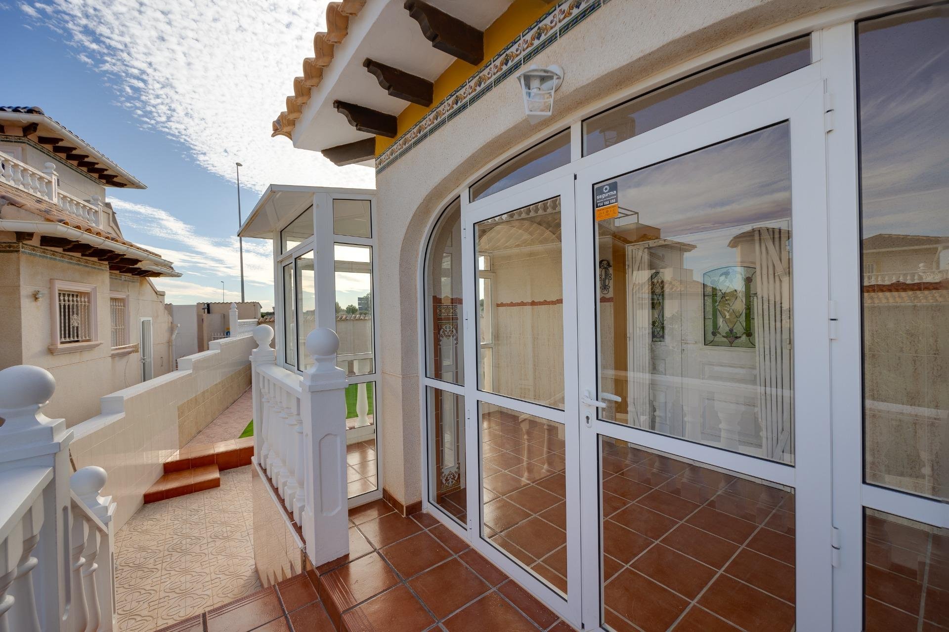 Resale - Villa -
Orihuela Costa - La Zenia