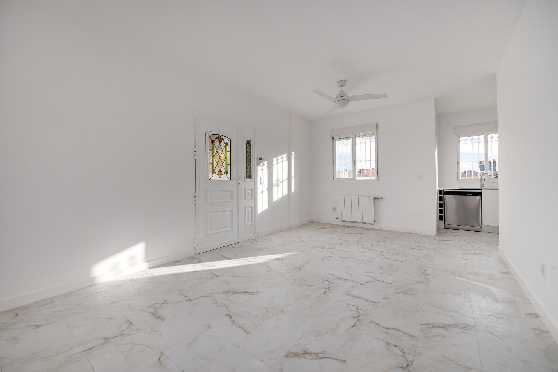 Resale - Villa -
Orihuela Costa - La Zenia