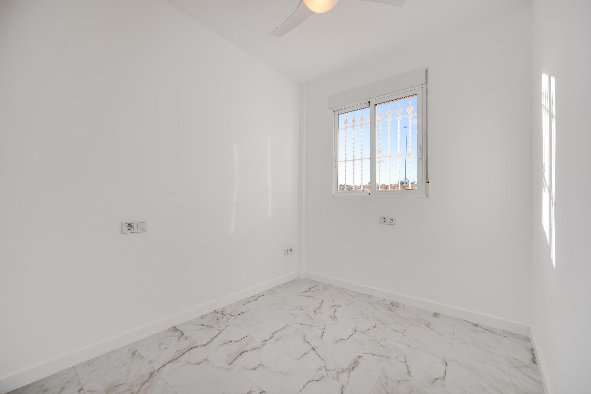 Resale - Villa -
Orihuela Costa - La Zenia