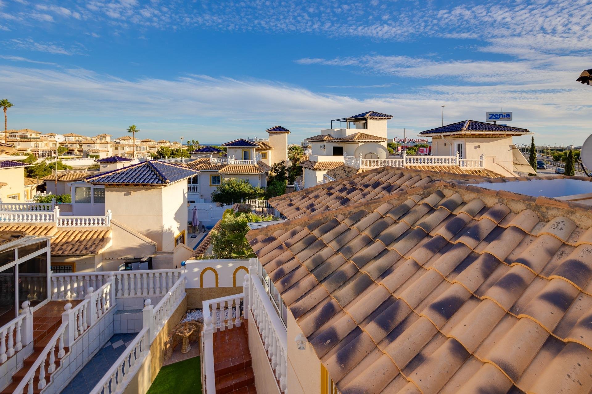 Resale - Villa -
Orihuela Costa - La Zenia