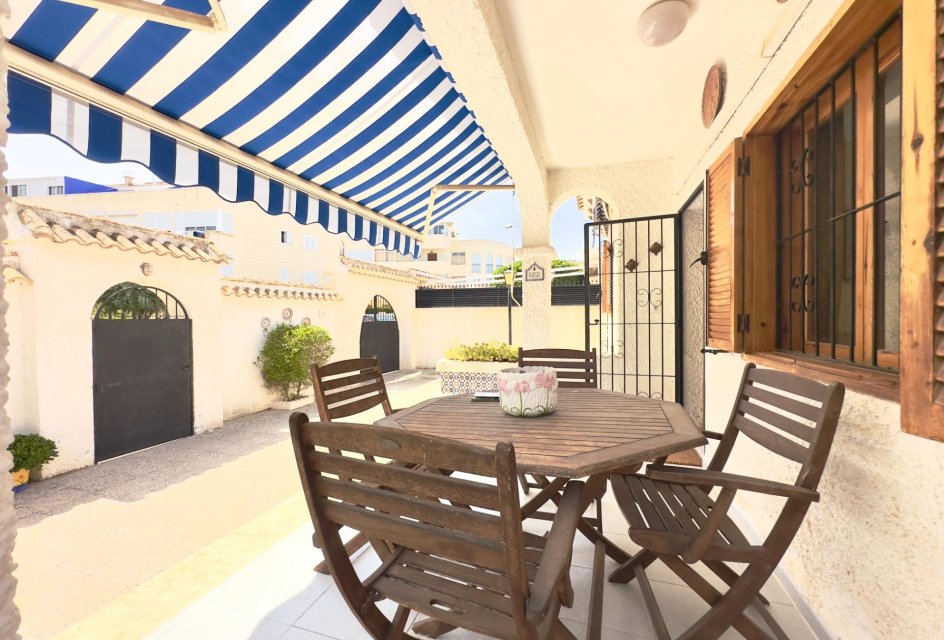 Resale - Villa -
Orihuela Costa - La Zenia
