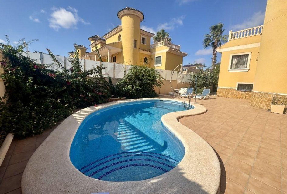 Resale - Villa -
Orihuela Costa - Las Filipinas