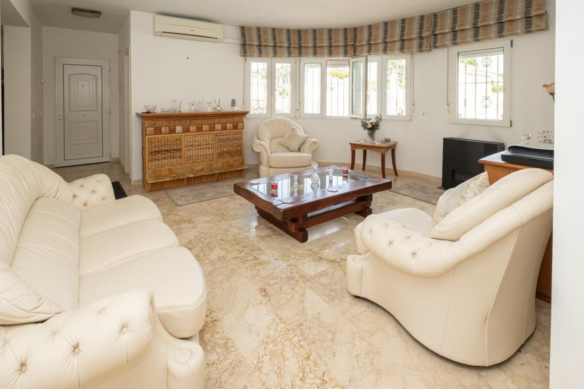 Resale - Villa -
Orihuela Costa - Las Ramblas