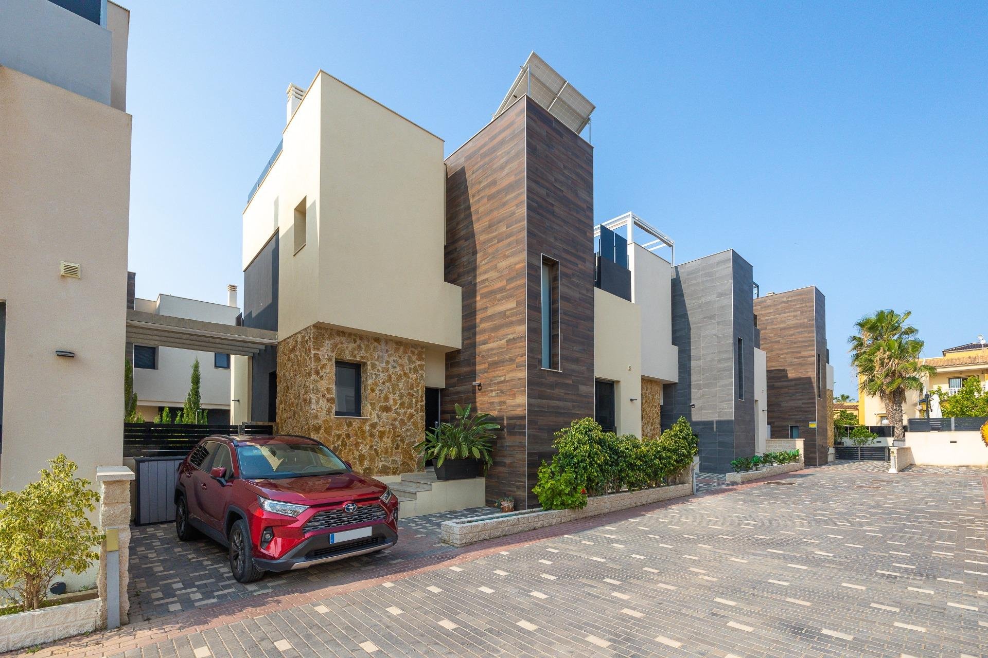 Resale - Villa -
Orihuela Costa - Lomas de Cabo Roig