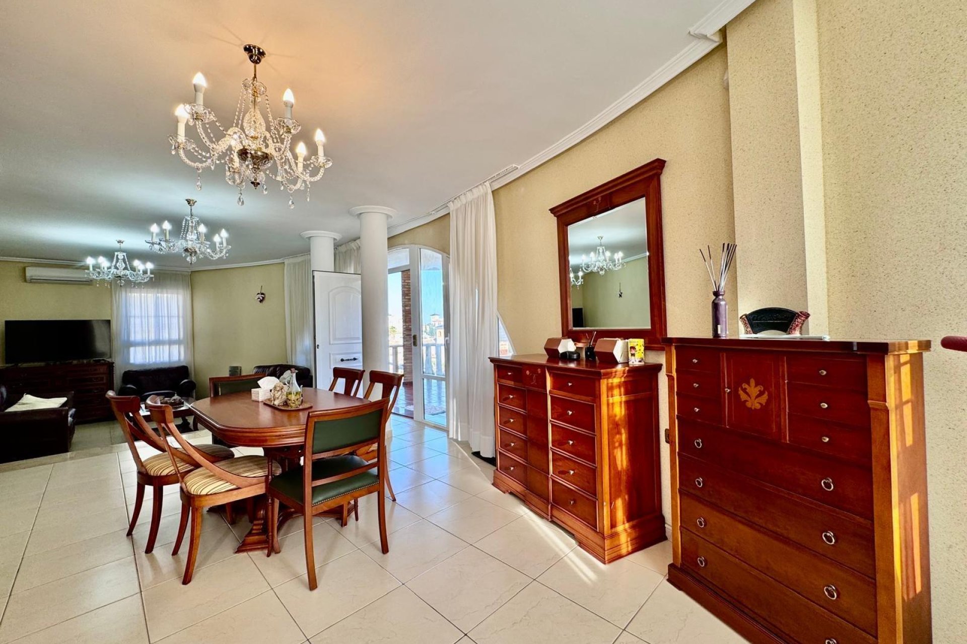 Resale - Villa -
Orihuela Costa - Lomas de Cabo Roig