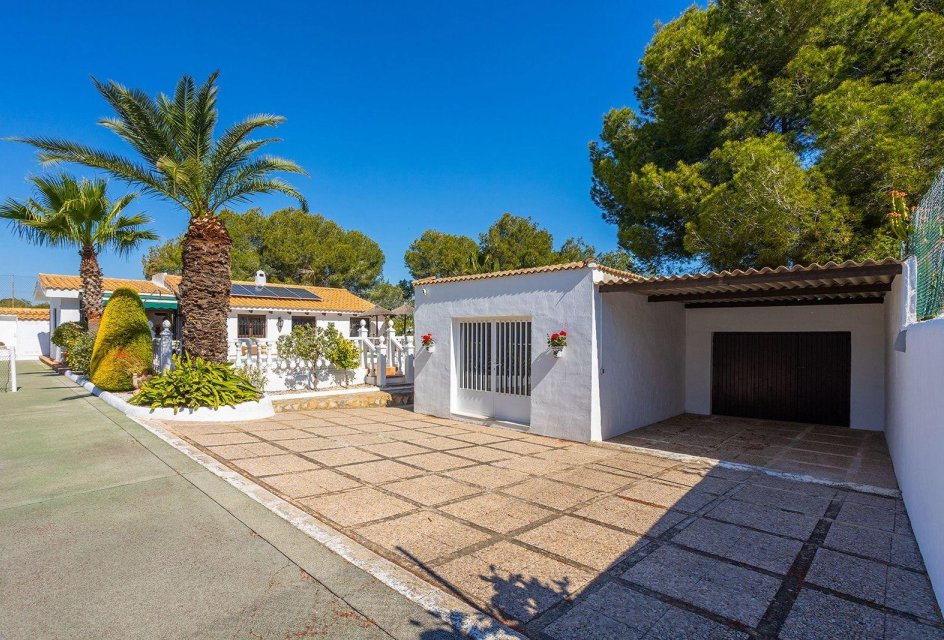 Resale - Villa -
Orihuela Costa - Lomas de Don Juan