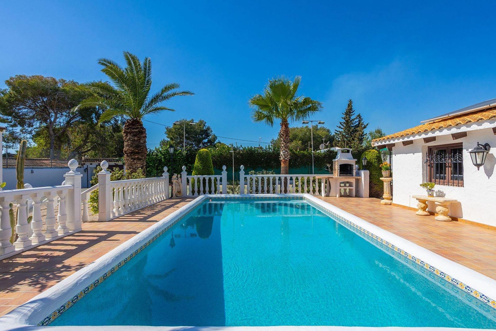 Resale - Villa -
Orihuela Costa - Lomas de Don Juan