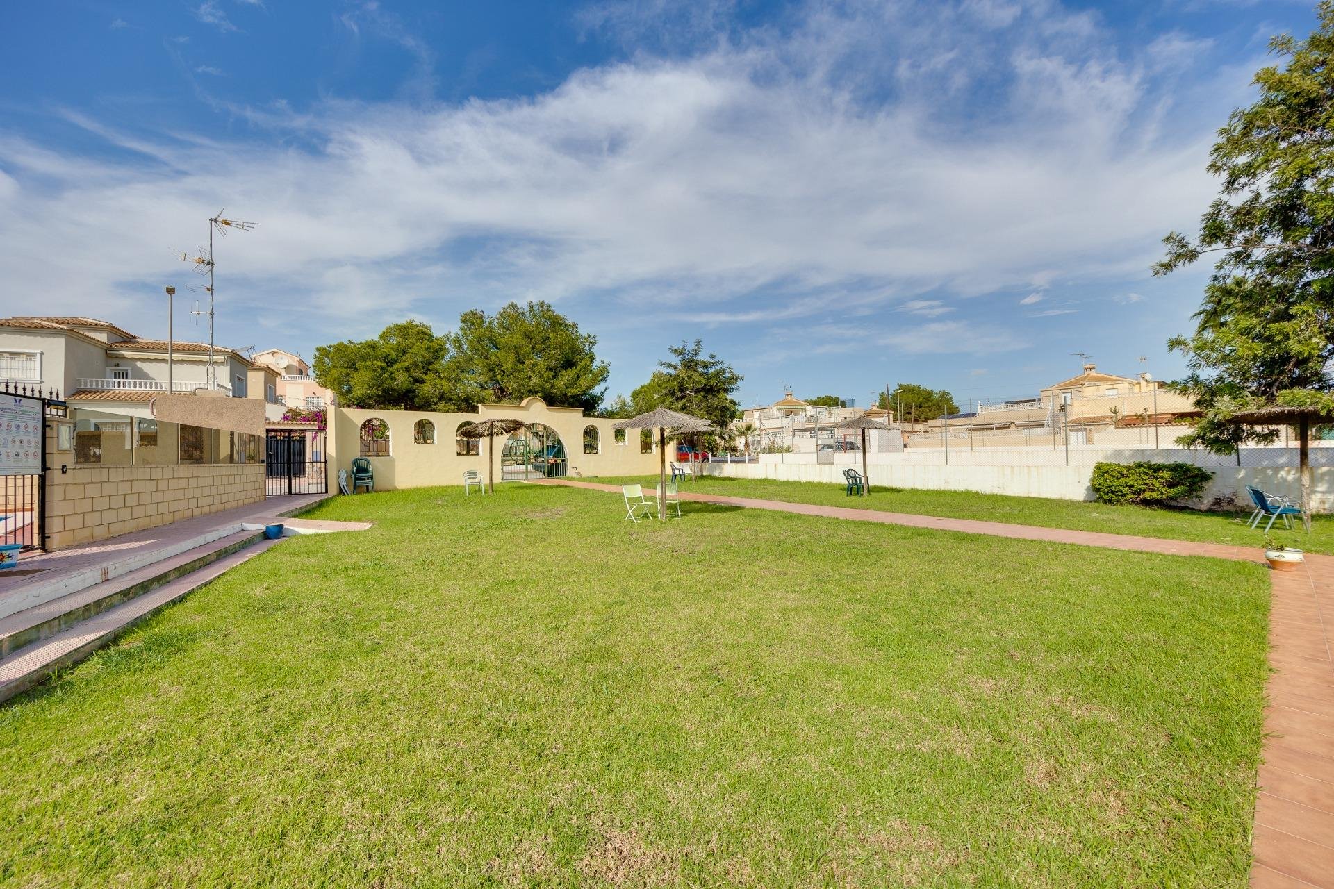 Resale - Villa -
Orihuela Costa - Lomas de Don Juan