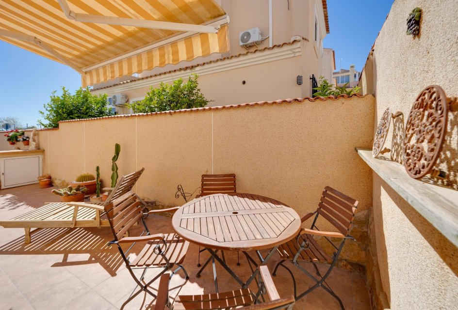 Resale - Villa -
Orihuela Costa - Lomas de Don Juan