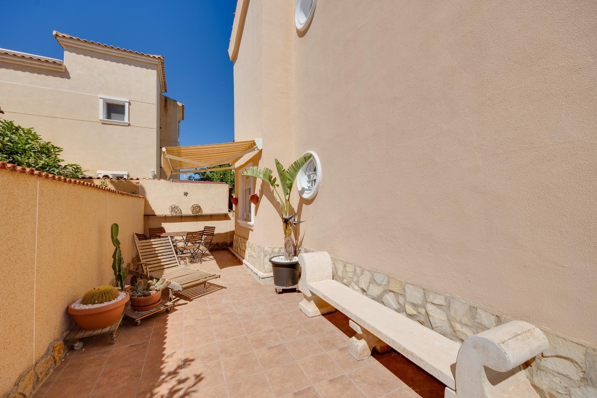 Resale - Villa -
Orihuela Costa - Lomas de Don Juan