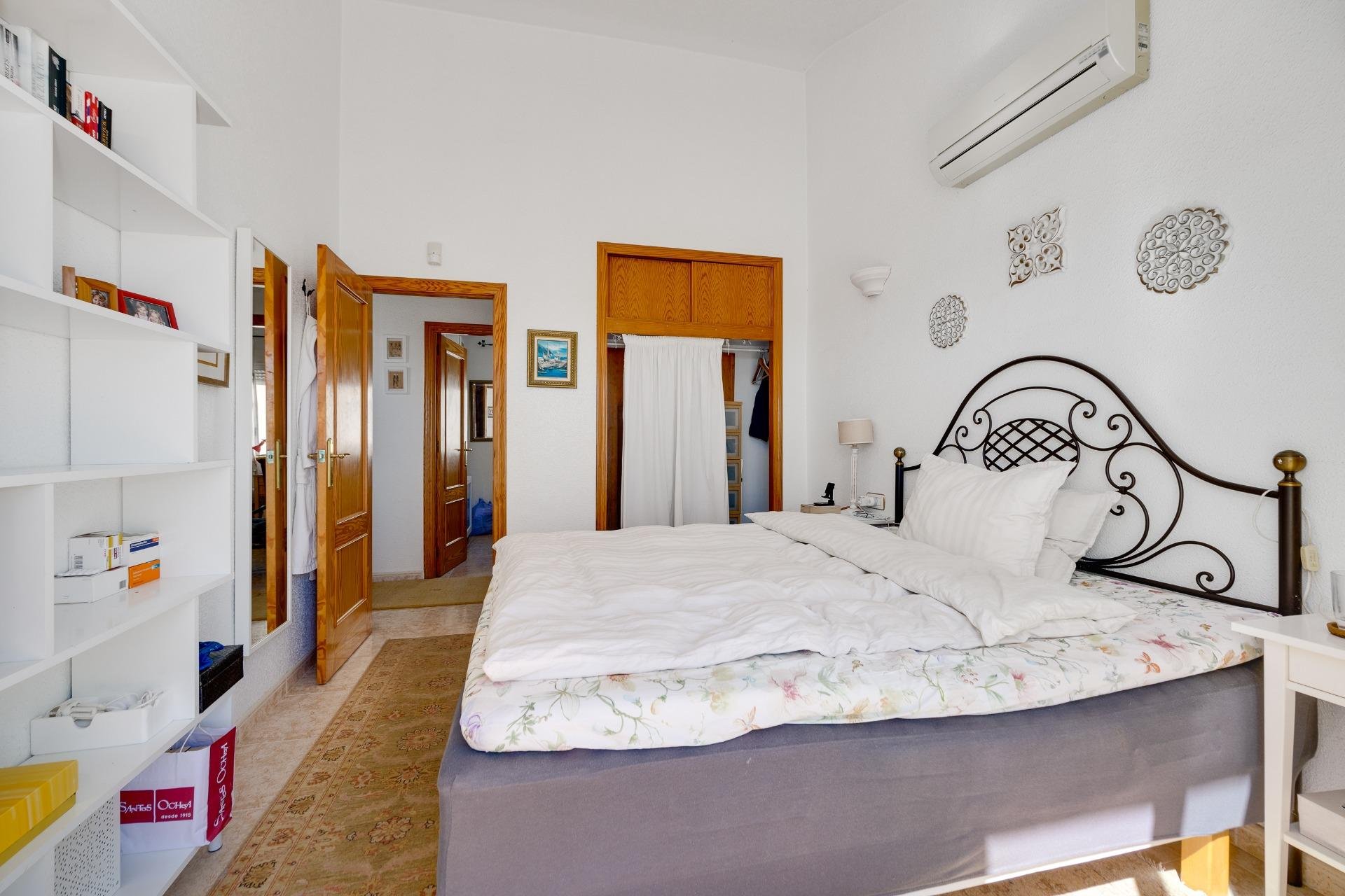 Resale - Villa -
Orihuela Costa - Lomas de Don Juan