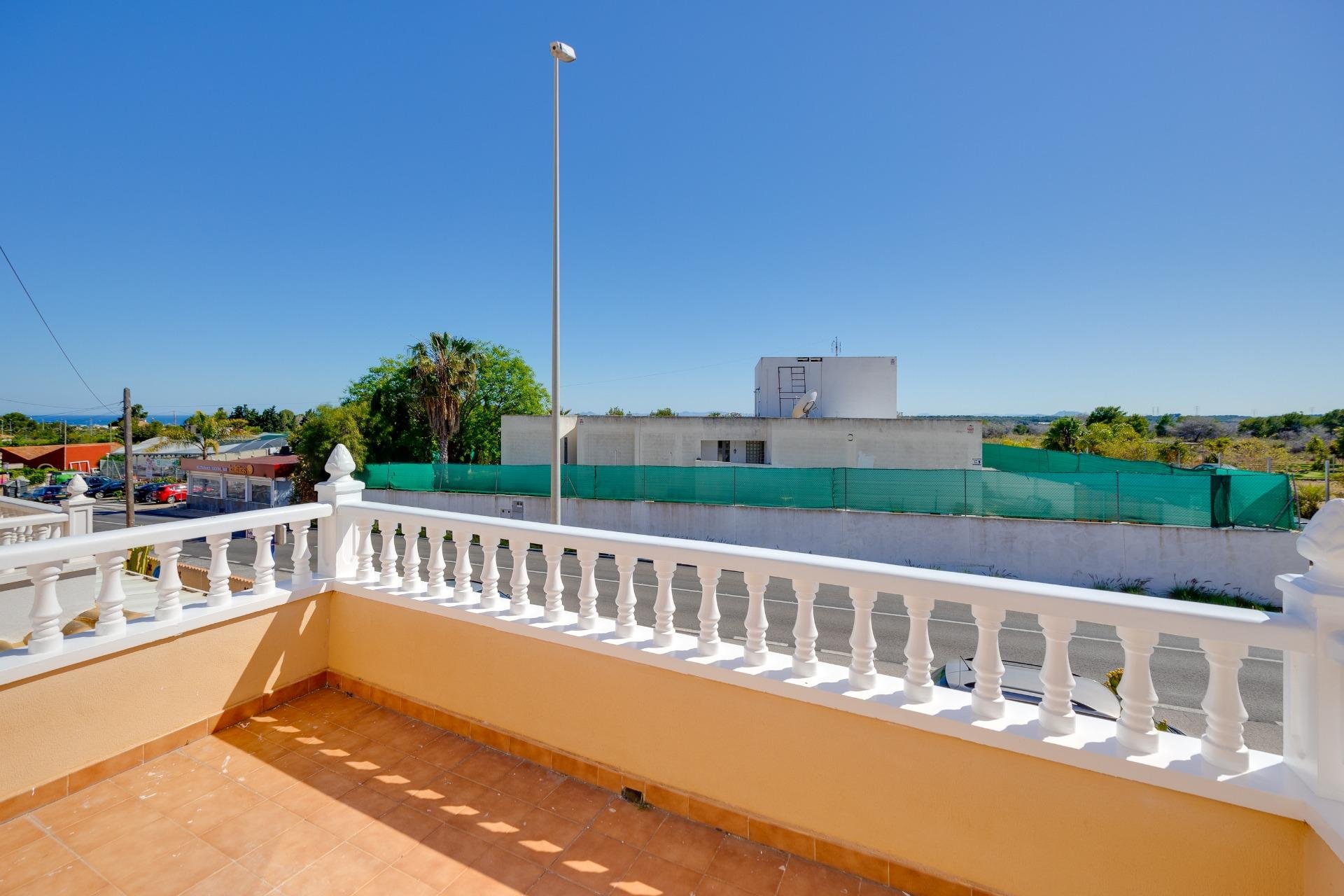Resale - Villa -
Orihuela Costa - Lomas de Don Juan