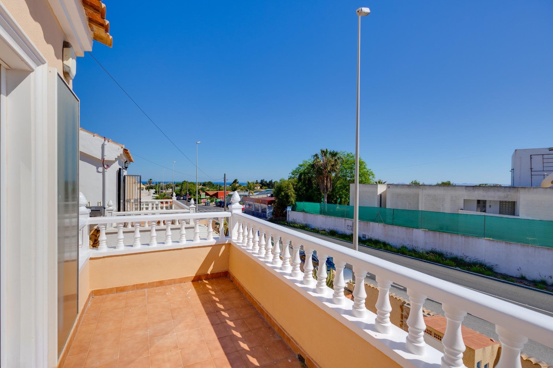 Resale - Villa -
Orihuela Costa - Lomas de Don Juan