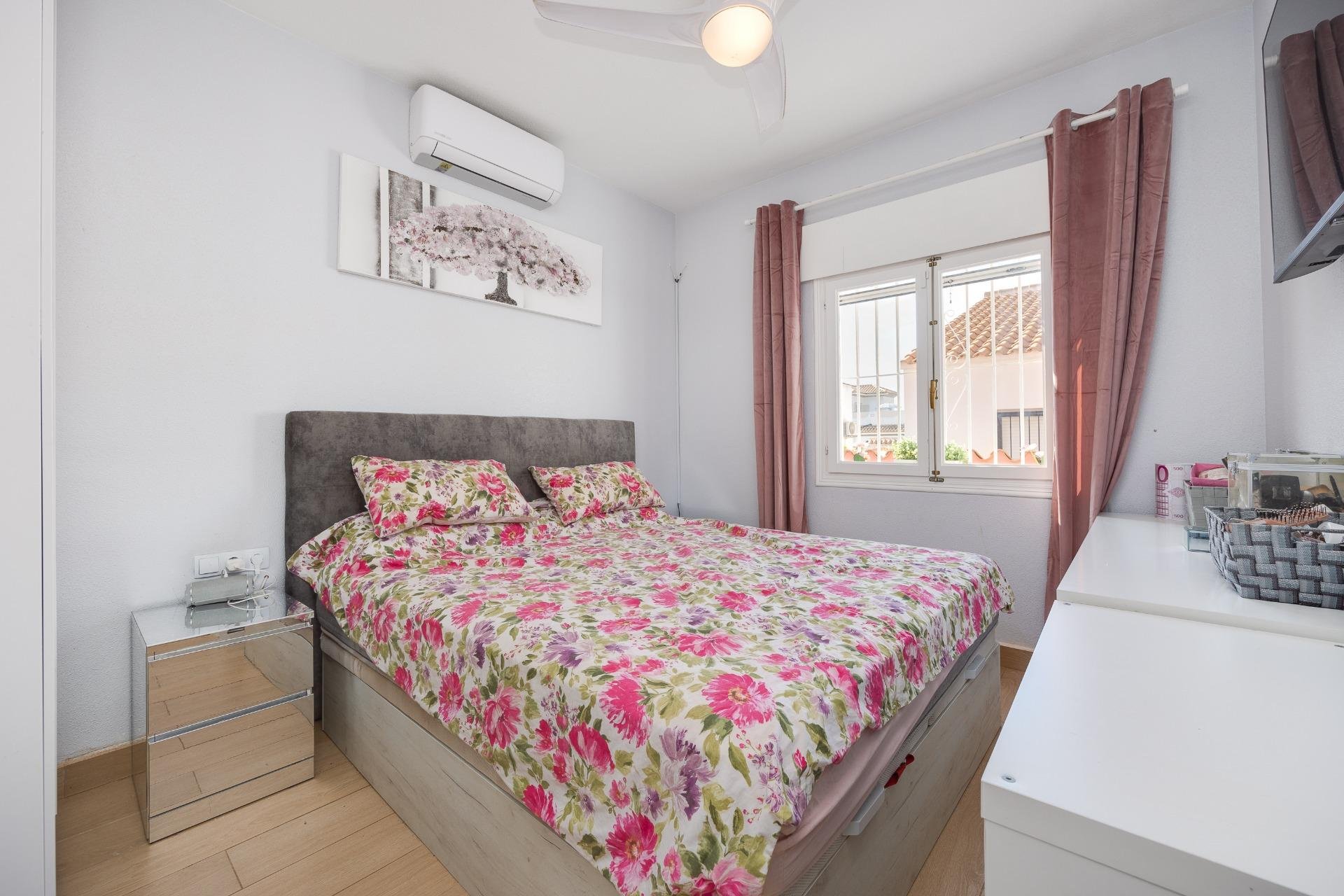 Resale - Villa -
Orihuela Costa - Los Almendros-La Florida