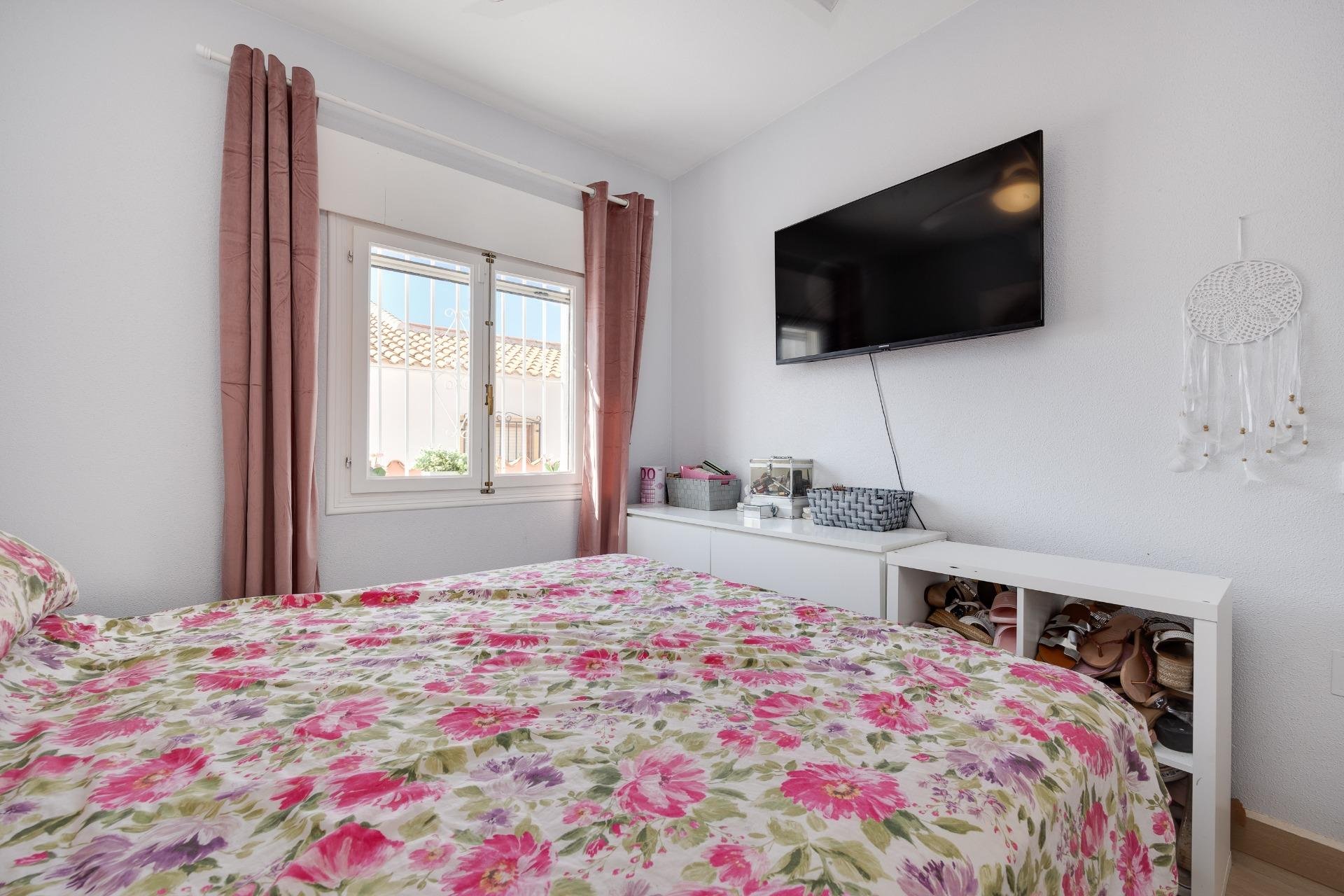 Resale - Villa -
Orihuela Costa - Los Almendros-La Florida