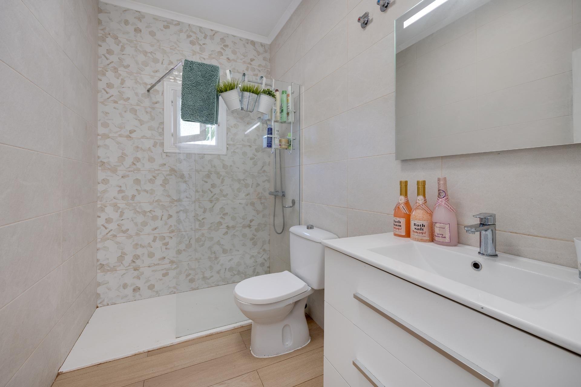 Resale - Villa -
Orihuela Costa - Los Almendros-La Florida