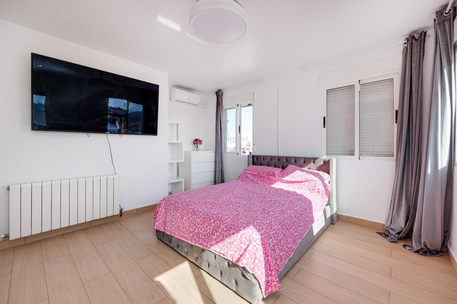 Resale - Villa -
Orihuela Costa - Los Almendros-La Florida