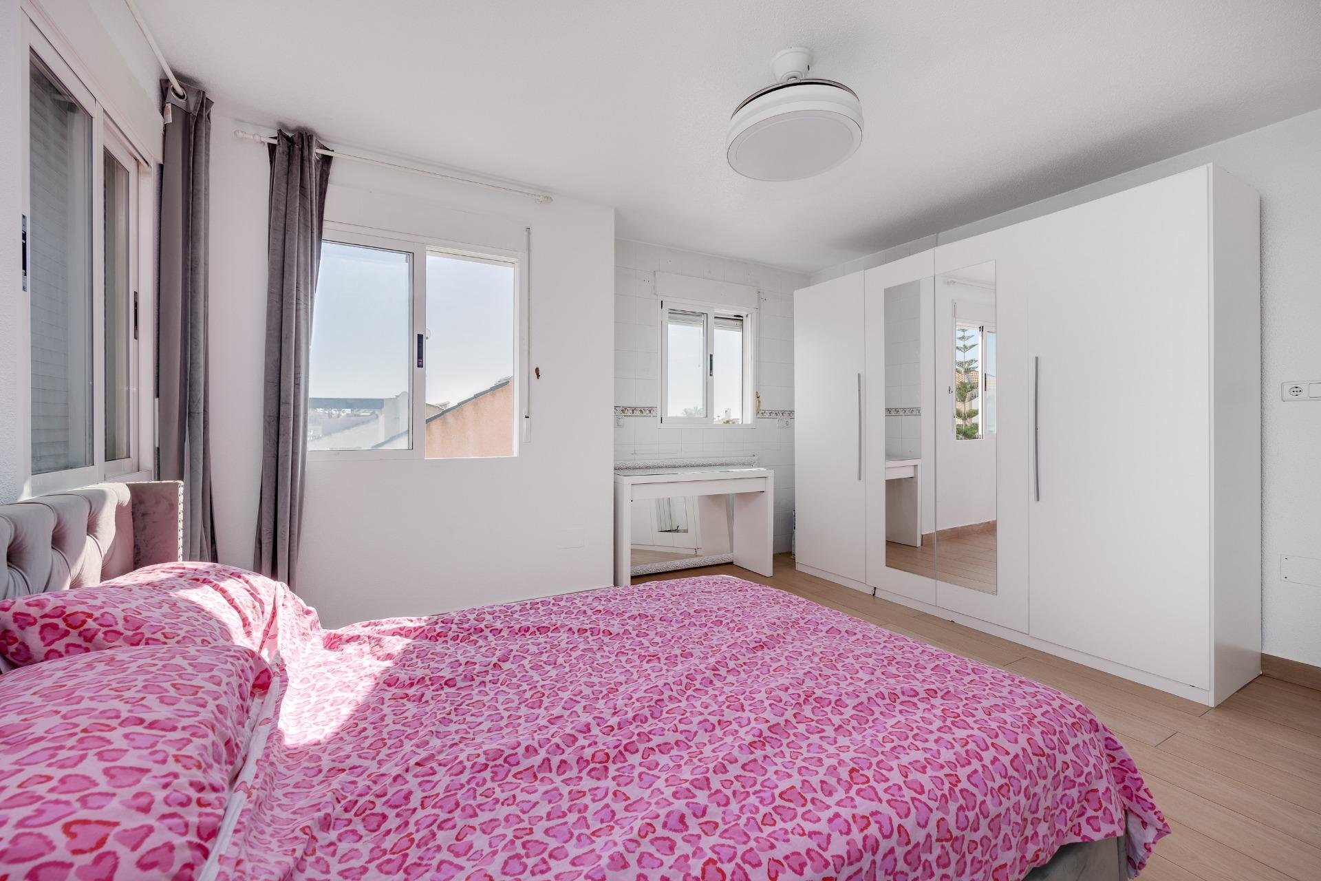 Resale - Villa -
Orihuela Costa - Los Almendros-La Florida